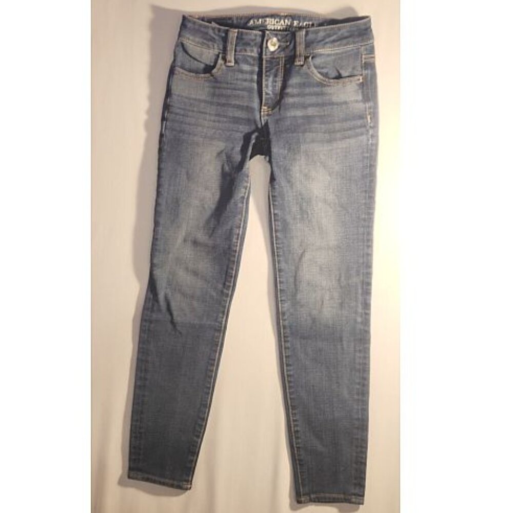 American Eagle Ladie's skinny stretch jeans in size 2 /  26" waist